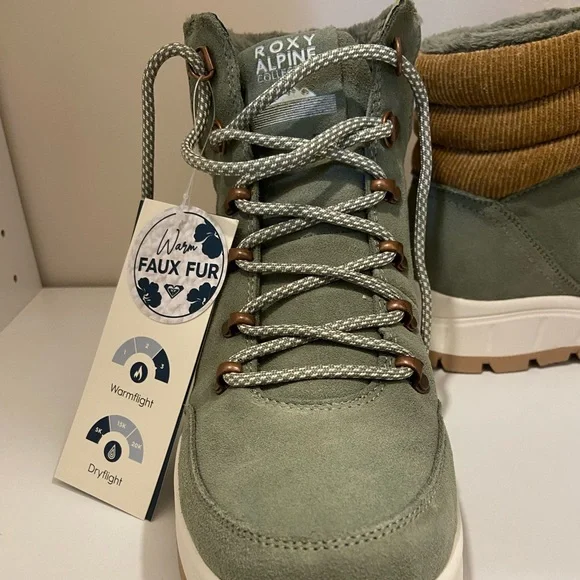 Roxy Winter Boots for women. NEW. Size 9.5 - Picture 2 of 4